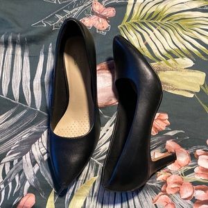 Clark’s Black Leather Pumps
